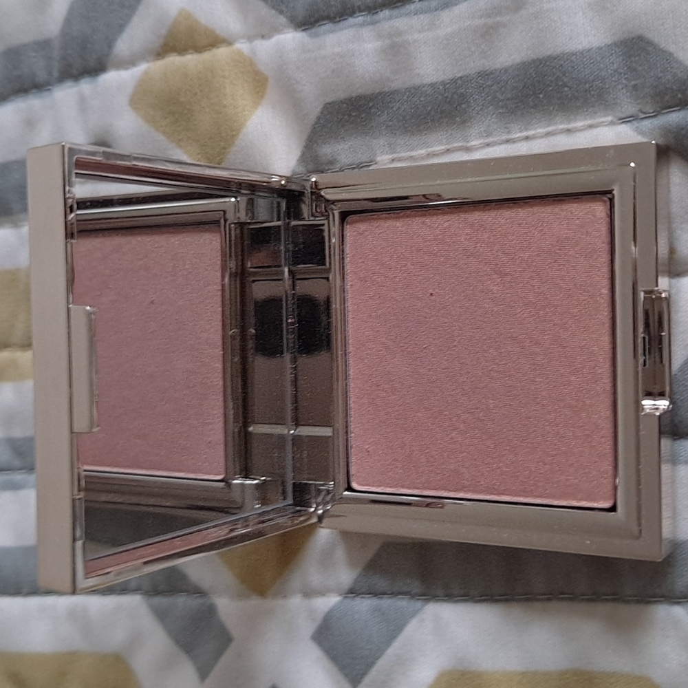 New rose gold highlighter from Jouer